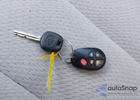 2012 Toyota Sienna Le 7 Passenger z USA, uszkodzony, nr VIN 5TDJK3DC1CS044319